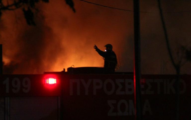 Ένας τραυματίας από τη φωτιά που είναι σε εξέλιξη στο Μενίδι